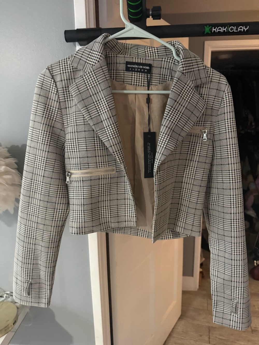 Maniere De Voir Cream & Black Plaid Cropped Blazer - Picture 3 of 7